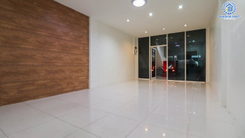 *****อาคารพาณิชย์มือสองย่านกรุงเทพฯ โกสุมรวมใจ แจ้งวัฒนะ เนื้อที่กว้าง 16 ตร.ว. ฟังก์ชัน 4 ห้องนอน 3 ห้องน้ำ ที่จอดรถ 1 คัน ฟรี! เครื่องปรับอากาศ 1 เครื่อง อยู่ในย่านค้าขาย เปิดเป็น Home Office ก็ดี หรือเน้นอยู่อาศัยก็สบาย ตั้งบนทำเลแห่งการเดินทาง เชื่อมต่อถนนวิภาวดีรังสิต, ถนนแจ้งวัฒนะ, ถนนสรงประภา และจุดขึ้นทางด่วน "อุตราภิมุข"